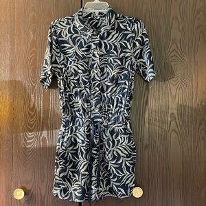 Brand removed navy blue, short sleeved romper. Size Small